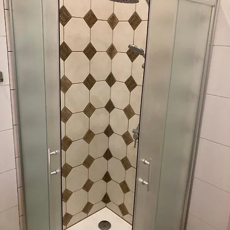 Appartement & Central, Specious, Superior Apartment, Brand New *