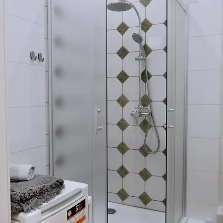Appartement & Central, Specious, Superior Apartment, Brand New *